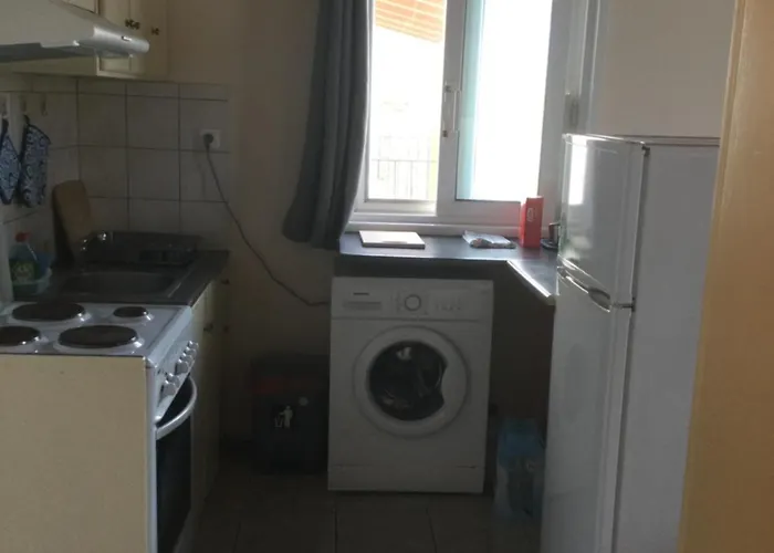 σαραντησ--κωστας アパート